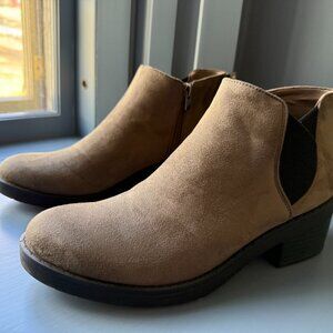 BZees Women's Ontario Ankle Bootie 9M